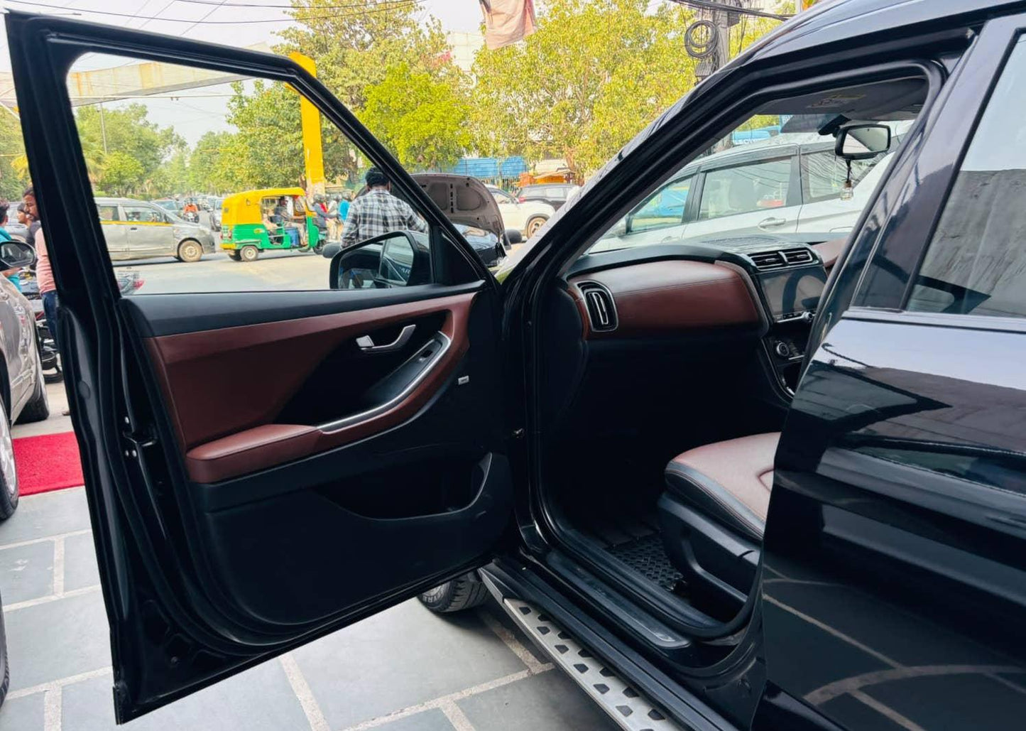 39,000 KMS HYUNDAI ALCAZAR SIGNATURE (O) 6 STR 1.5 DCT PETROL (2023)