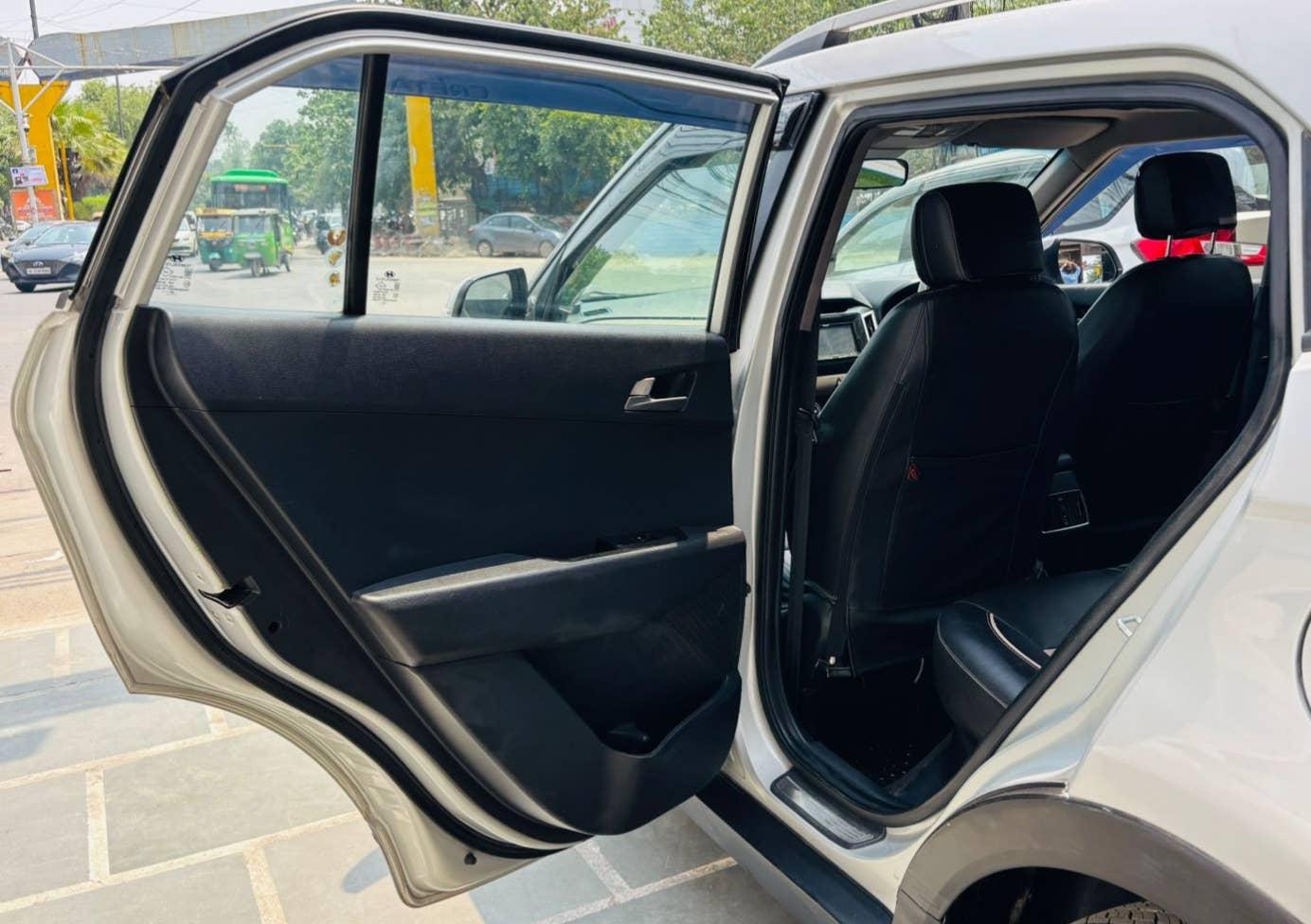 HYUNDAI CRETA SX+ 1.6 MT PETROL (2015)