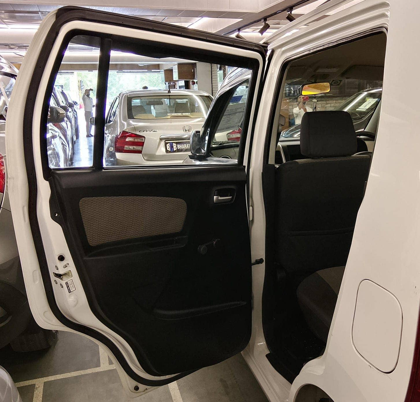 2,000 KMS MARUTI WAGONR LXI PETROL (2014)