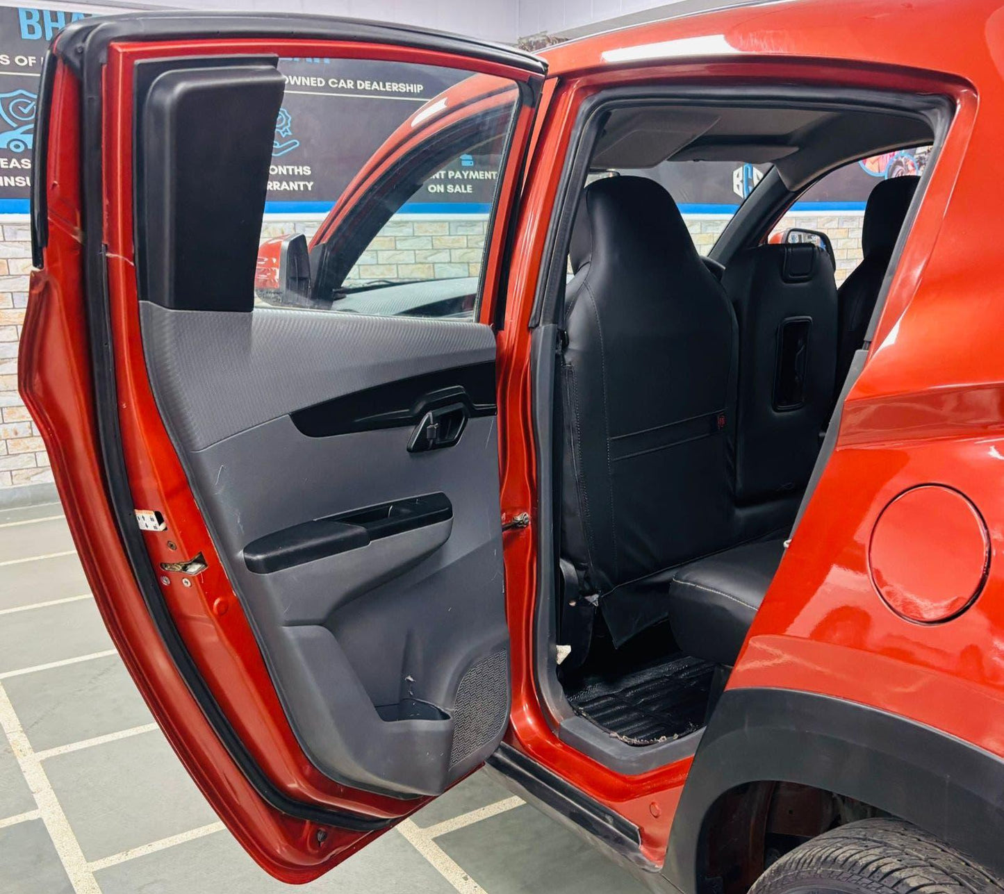 MAHINDRA KUV 100 NXT K4+ PETROL (2017)