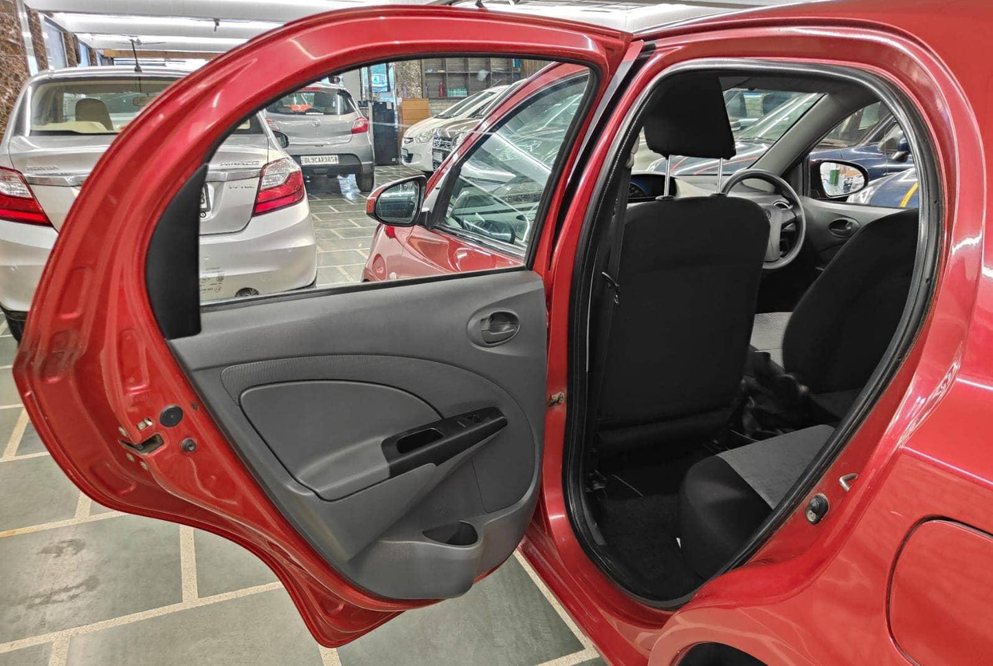 43,000 KMS TOYOTA ETIOS LIVA 1.2 PETROL (2013)
