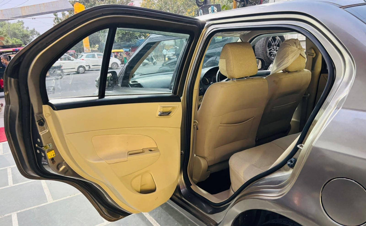 18,000 KMS MARUTI DZIRE VXI PETROL (2017)