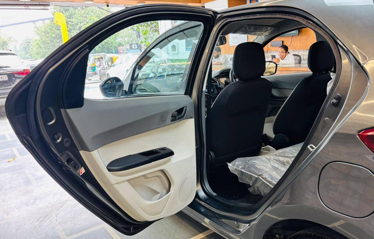 18,000 KMS TATA TIAGO 1.2 CNG TWN XM (2025)
