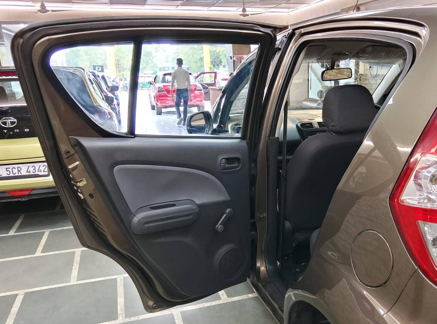12000 KMS MARUTI RITZ LXI (O) PETROL (2013)