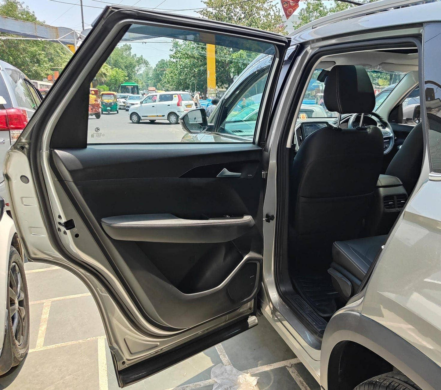 11,000 KMS MORRIS GARAGES HECTOR SHARP HYBRID MT 1.5 PETROL (2020)