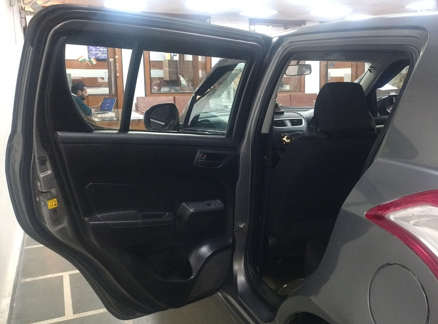 MARUTI SWIFT LXI (O) PETROL (2017)