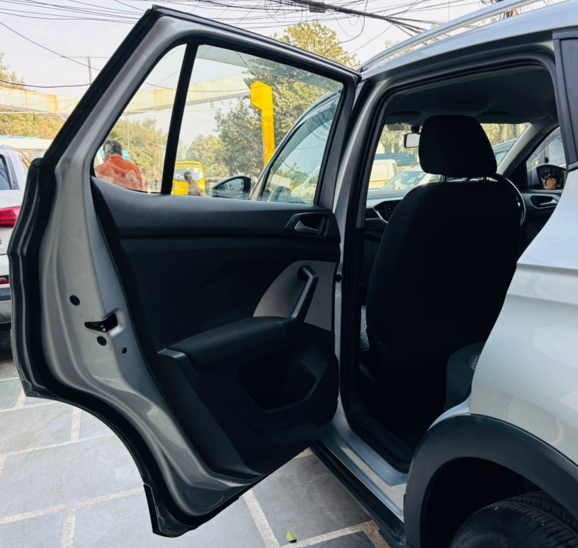 VOLKSWAGEN TAIGUN HIGHLINE 1.0 AT PETROL (2022)