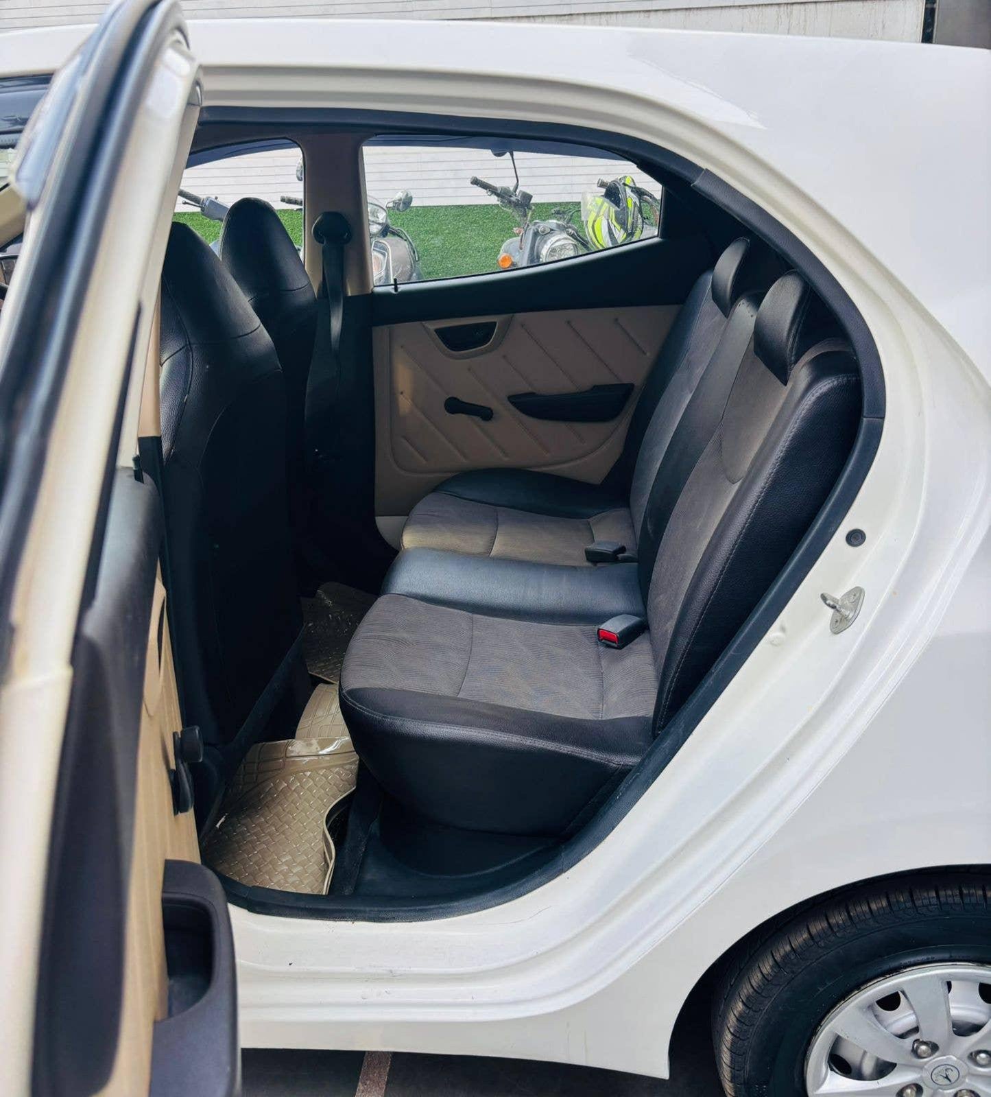 26,000 KMS HYUNDAI EON D LITE+ PETROL (2014)