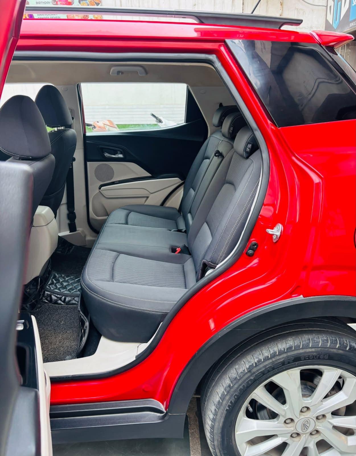 43,000 KMS MAHINDRA XUV 300 W8 DIESEL (2019)