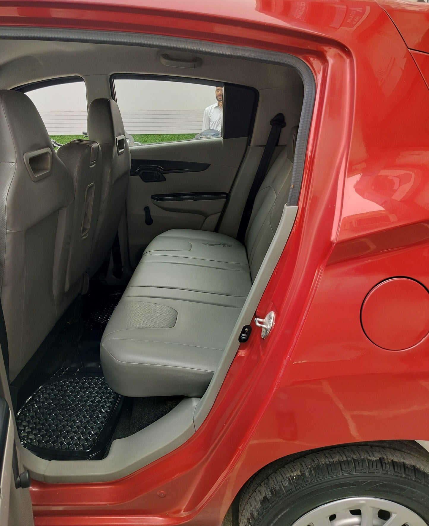 27,000 KMS MAHINDRA KUV 100 K2 PETROL (2016)