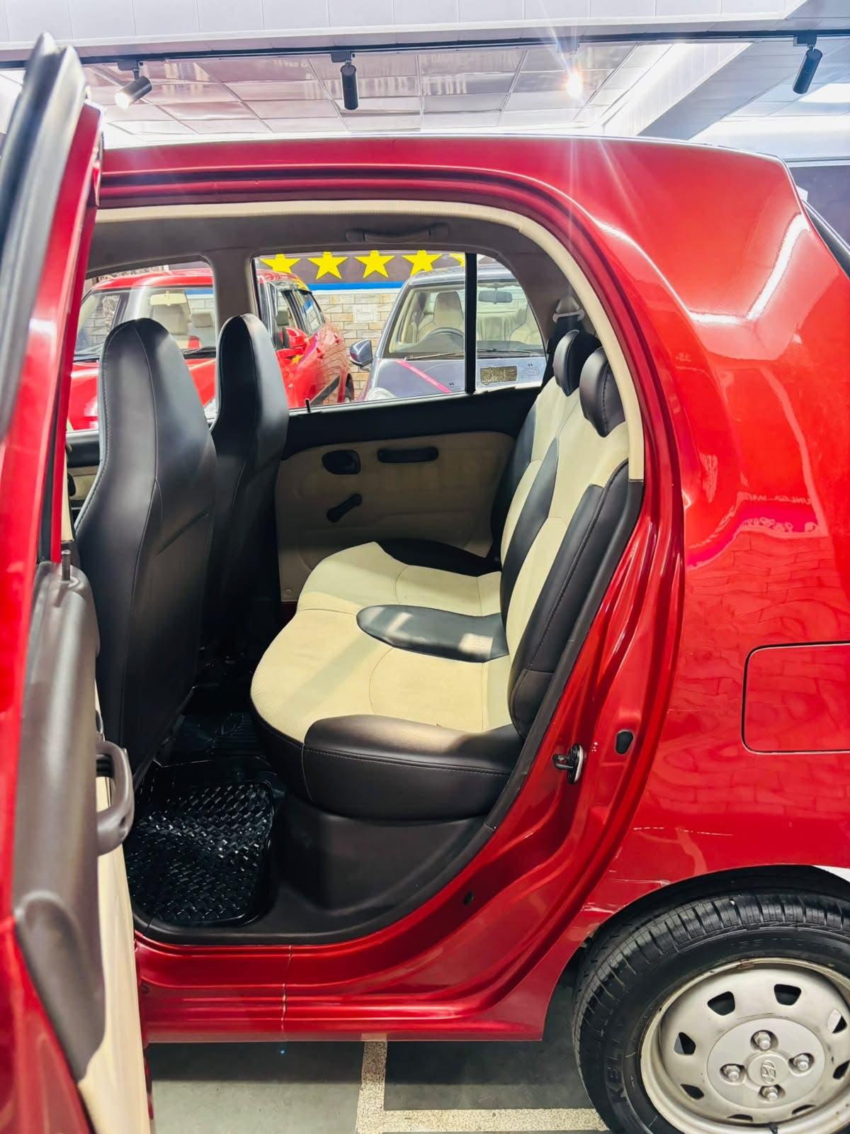 12,000 KMS HYUNDAI SANRO GL PETROL (2014)