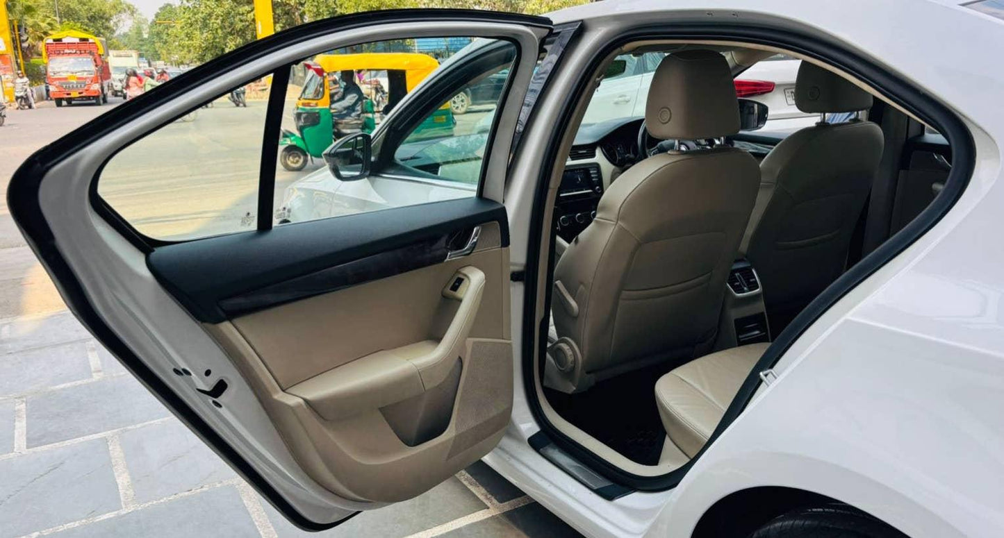 SKODA OCTAVIA STYLE PLUS 1.8 TSI AT PETROL (2017)