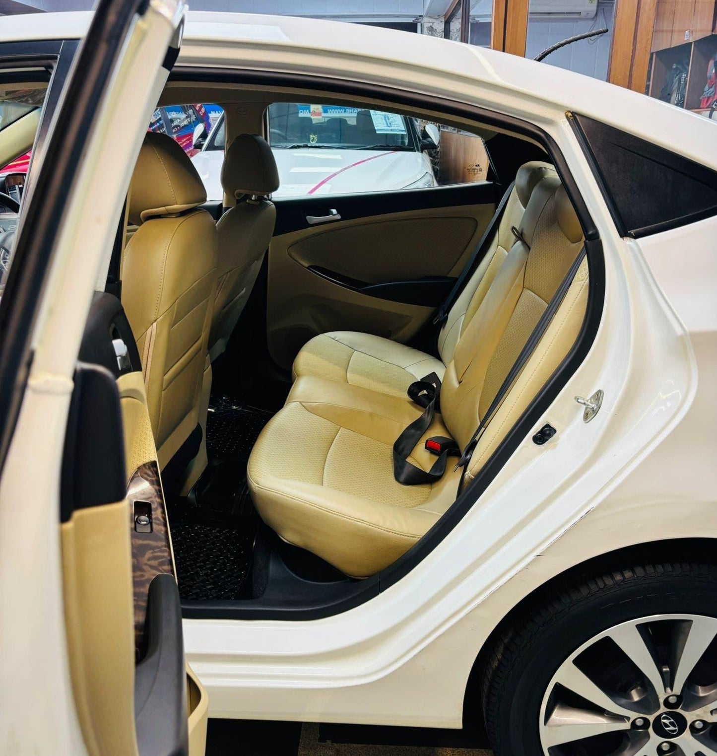 8,000 KMS HYUNDAI VERNA 1.6 SX (O) PETROL (2015)