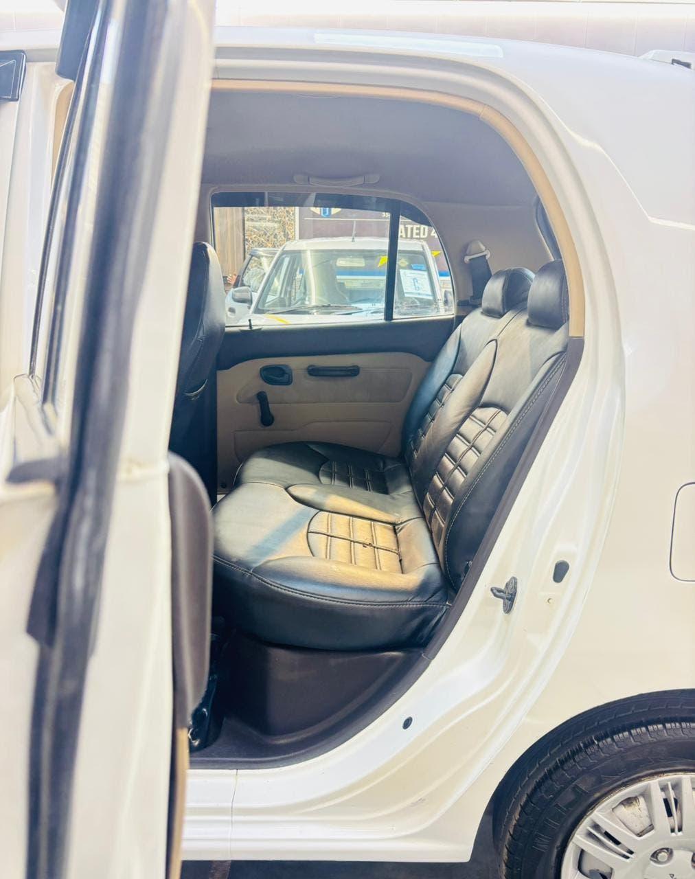 HYUNDAI SANTRO GL PETROL (2011)