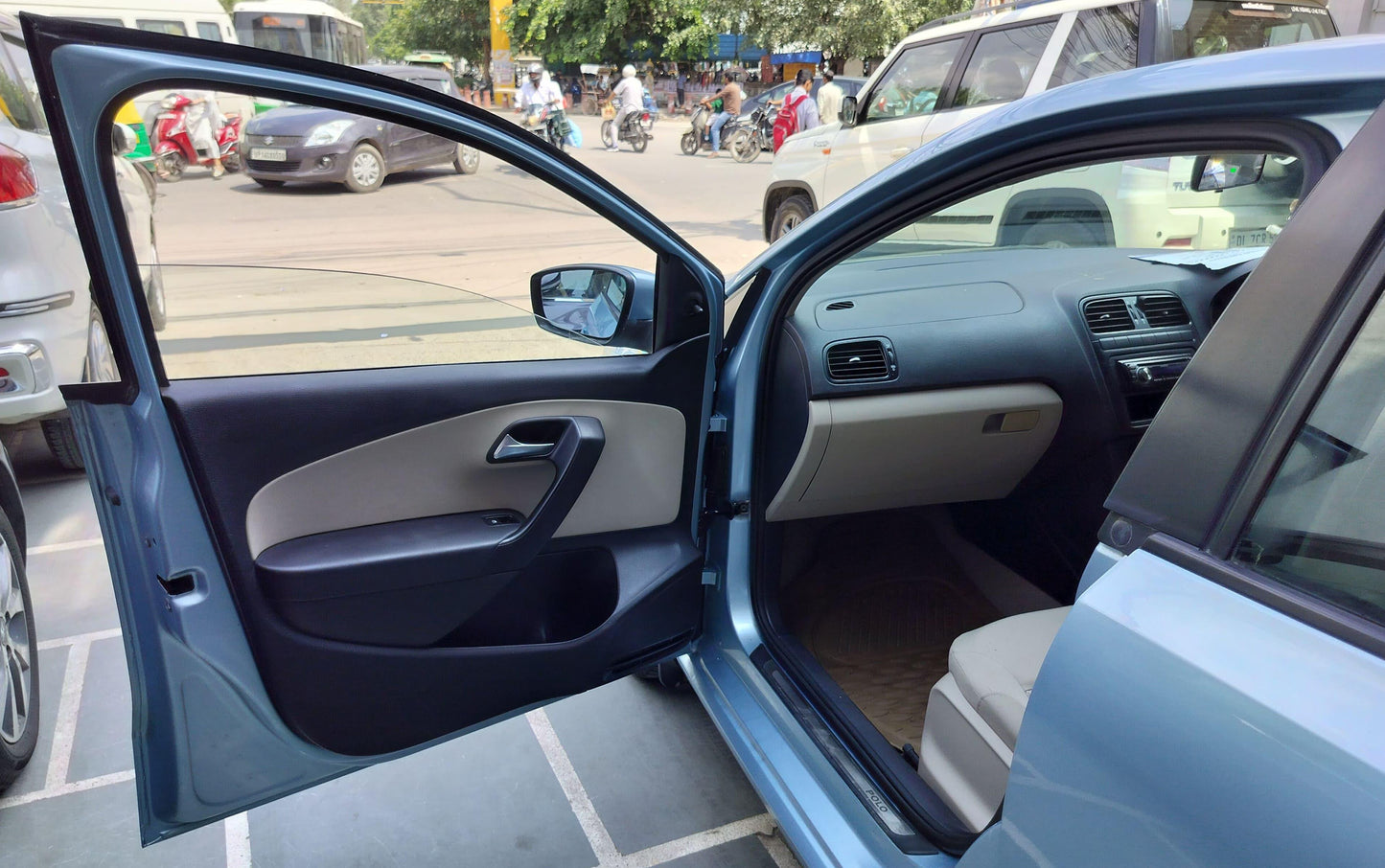 12,000 KMS VOLKSWAGEN POLO COMFORT LINE PETROL (2011)
