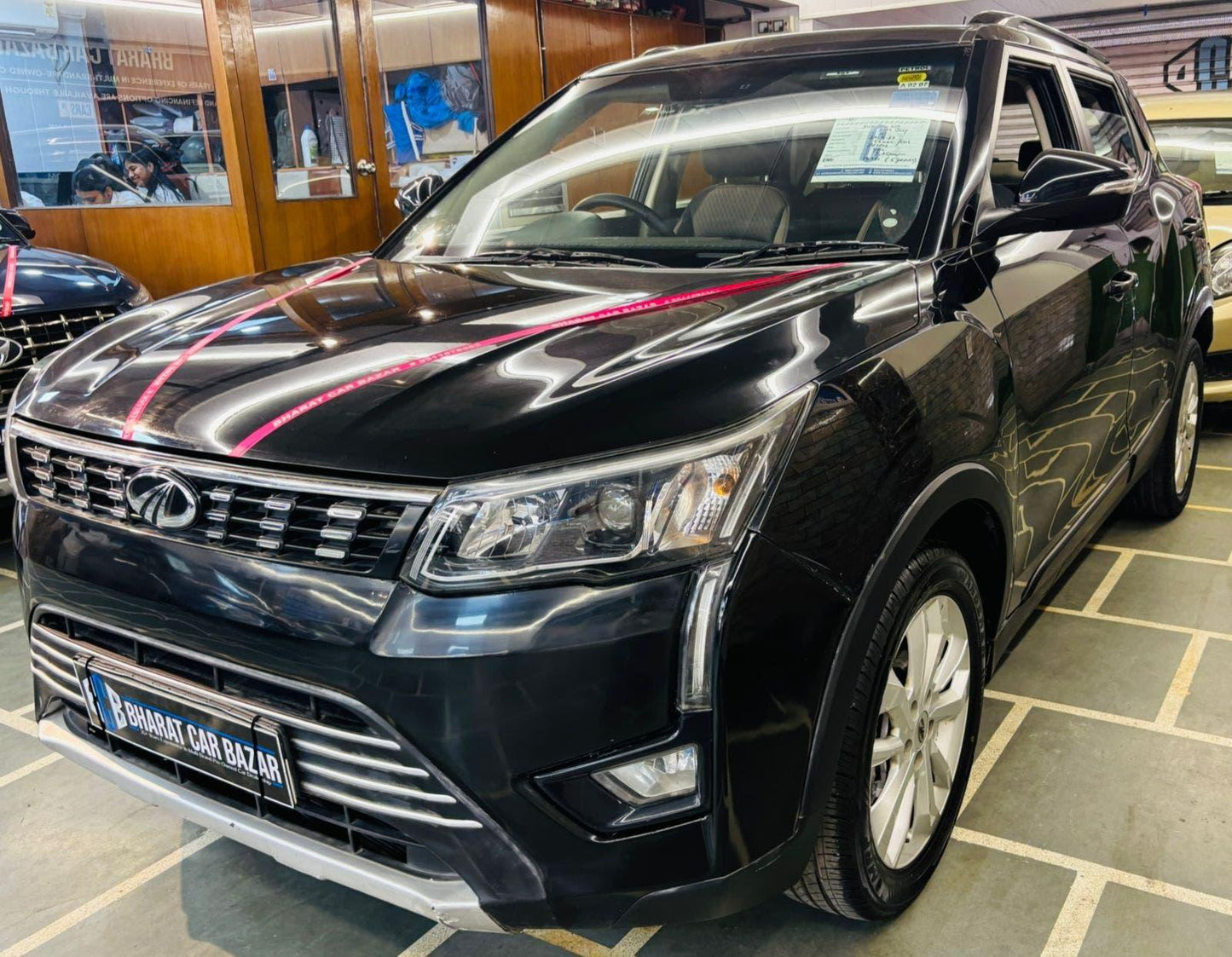 MAHINDRA XUV 300 W8 PETROL (2019)