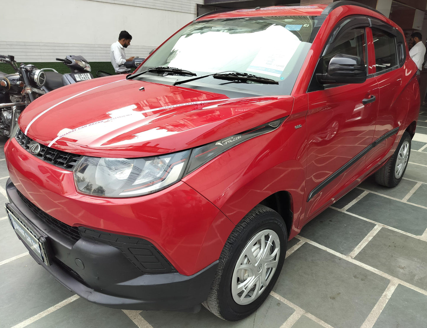 27,000 KMS MAHINDRA KUV 100 K2 PETROL (2016)