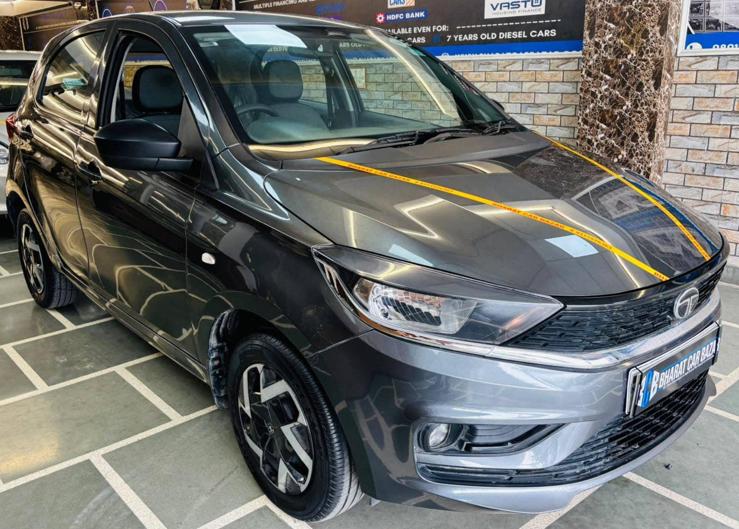 18,000 KMS TATA TIAGO 1.2 CNG TWN XM (2025)