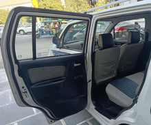 Load image into Gallery viewer, 37,000 KMS MARUTI WAGONR LXI PETROL (2015)
