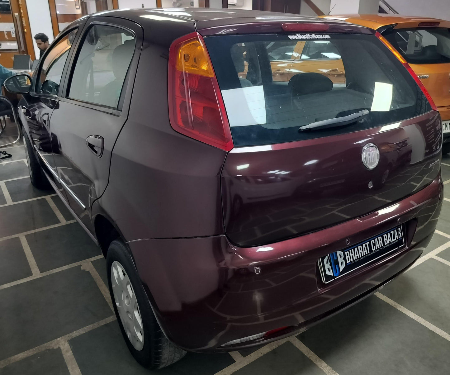 30,000 KMS FIAT PUNTO EMOTION PETROL (2014)