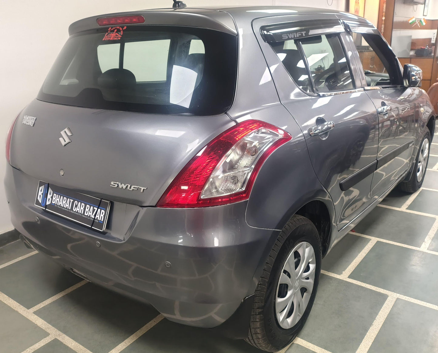 MARUTI SWIFT LXI (O) PETROL (2017)