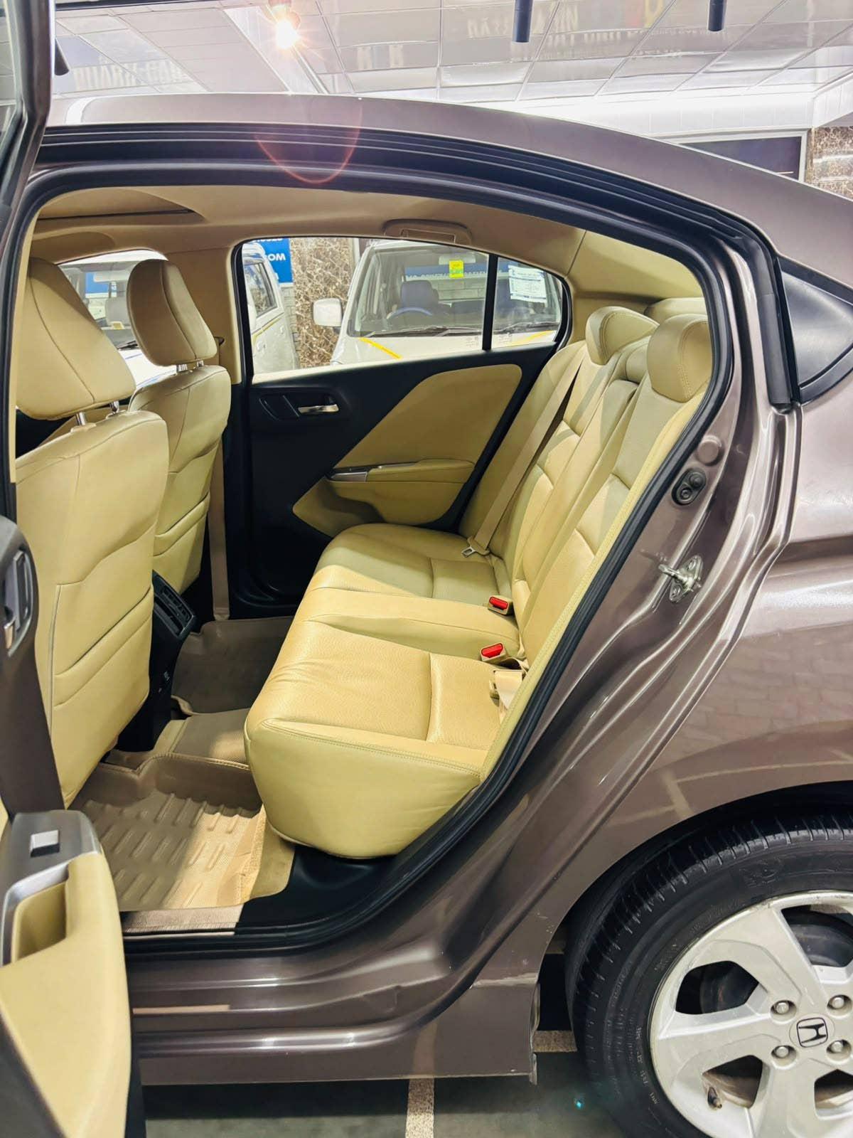 26,000 KMS HONDA CITY 1.5 VX CVT AT PETROL (2014)