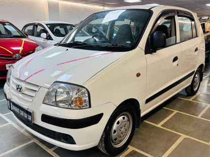 9,000 KMS HYUNDAI SANTRO GL PETROL (2014)
