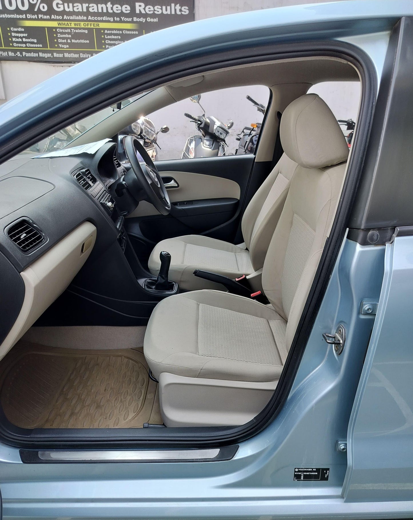 12,000 KMS VOLKSWAGEN POLO COMFORT LINE PETROL (2011)