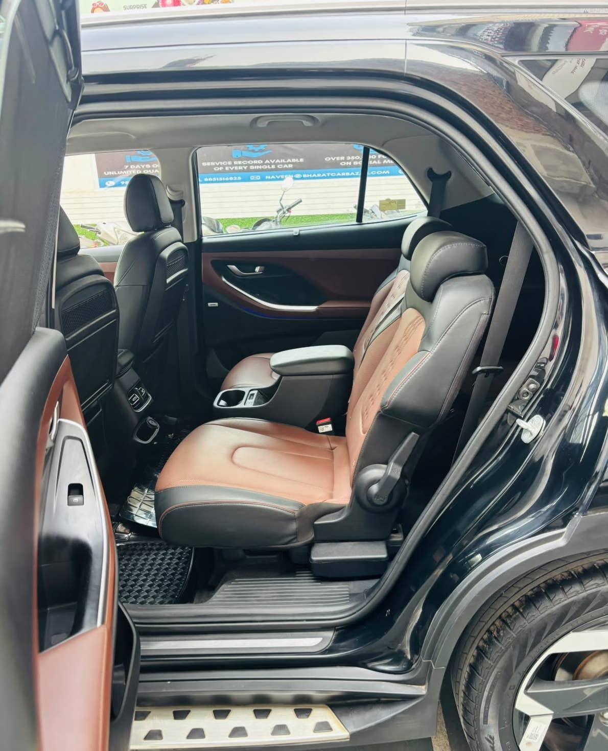 39,000 KMS HYUNDAI ALCAZAR SIGNATURE (O) 6 STR 1.5 DCT PETROL (2023)