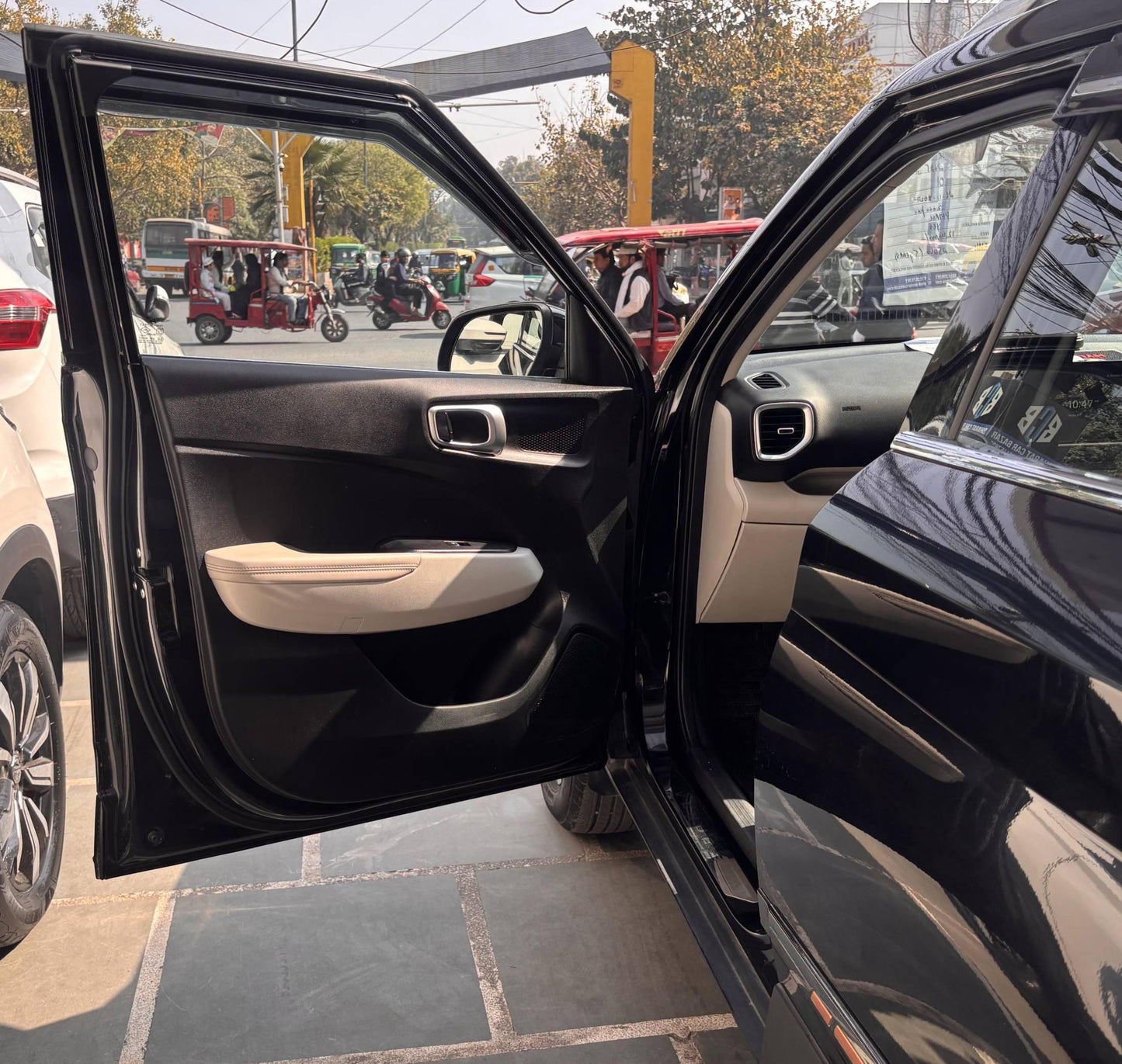 12,000 KMS HYUNDAI VENUE SX 1.0 PETROL (2025)