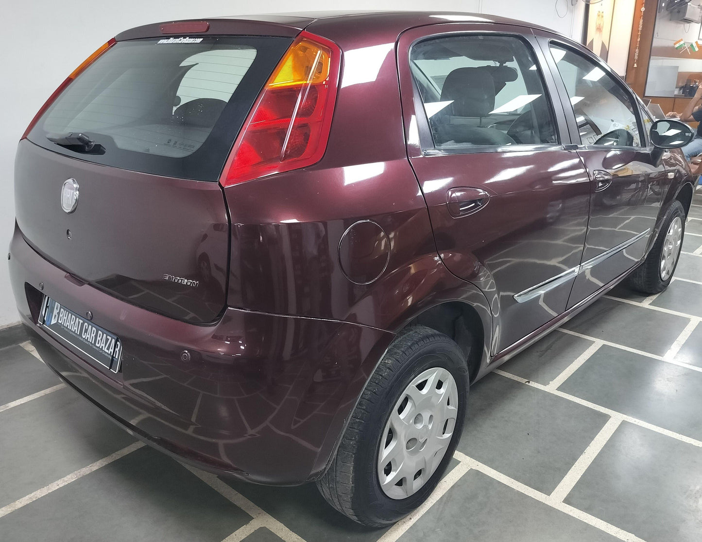 30,000 KMS FIAT PUNTO EMOTION PETROL (2014)