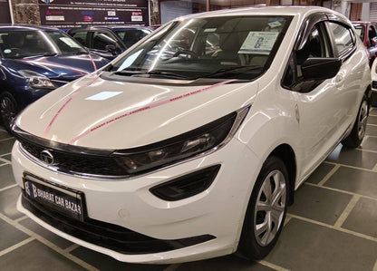 44,000 KMS TATA ALTROZ 1.2 XM+ S CNG (2024)