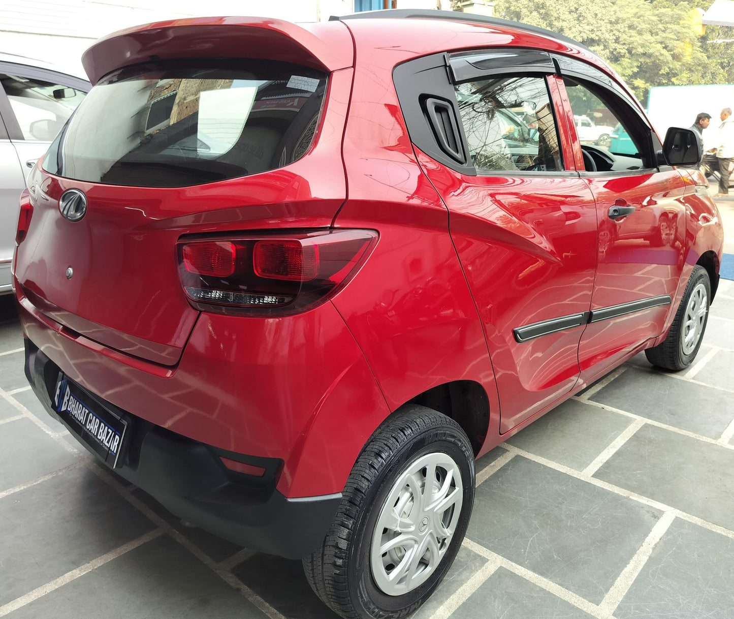 27,000 KMS MAHINDRA KUV 100 K2 PETROL (2016)