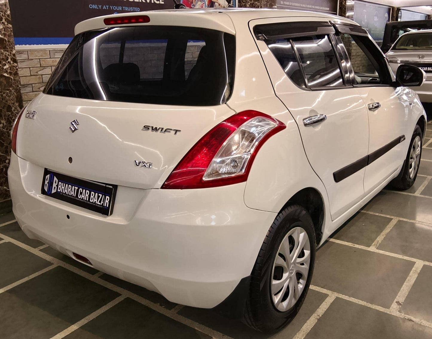MARUTI SWIFT VXI PETROL (2011)