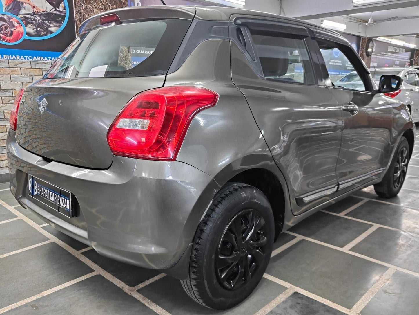 33,000 KMS MARUTI SWIFT VXI PETROL (2018)