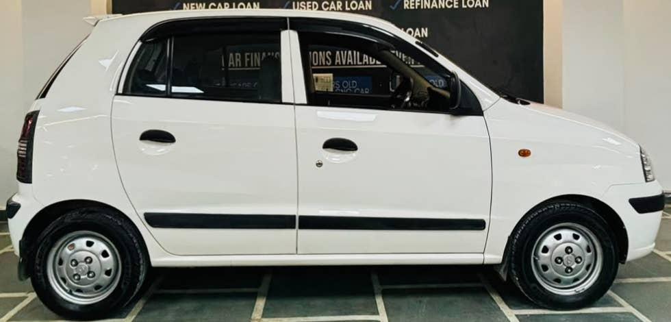 9,000 KMS HYUNDAI SANTRO GL PETROL (2014)