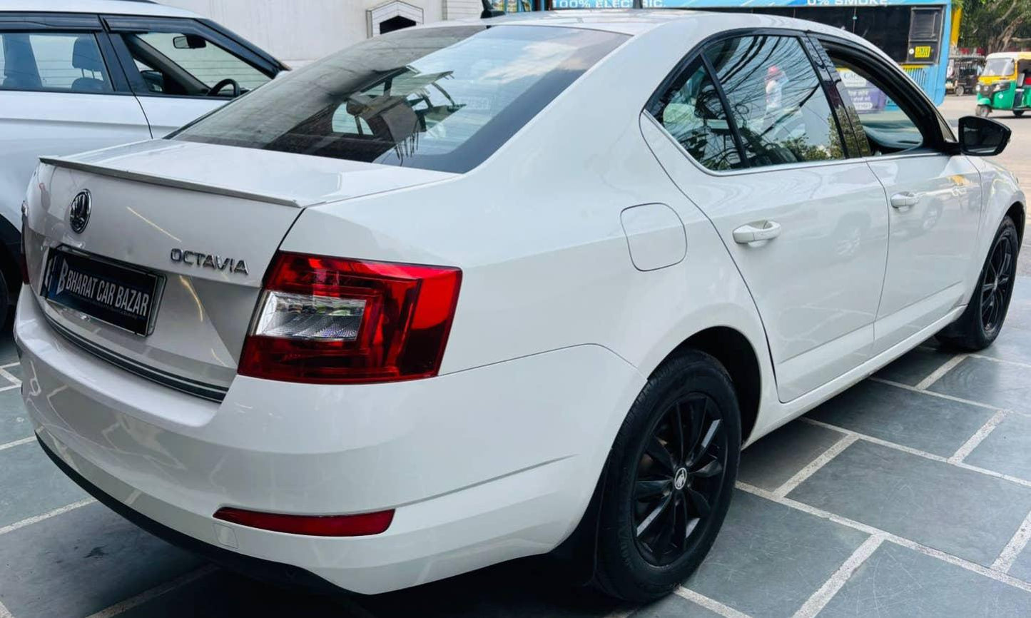 SKODA OCTAVIA STYLE PLUS 1.8 TSI AT PETROL (2017)