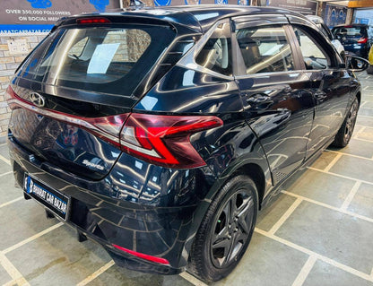 24,000 KMS HYUNDAI I20 1.2 SPORTZ MT PETROL (2021)