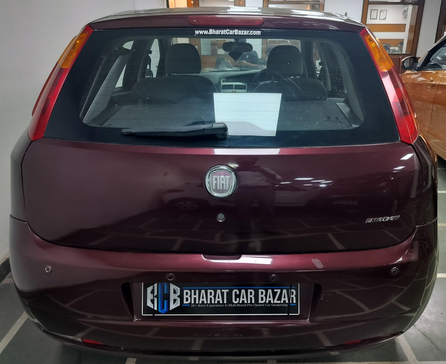 30,000 KMS FIAT PUNTO EMOTION PETROL (2014)
