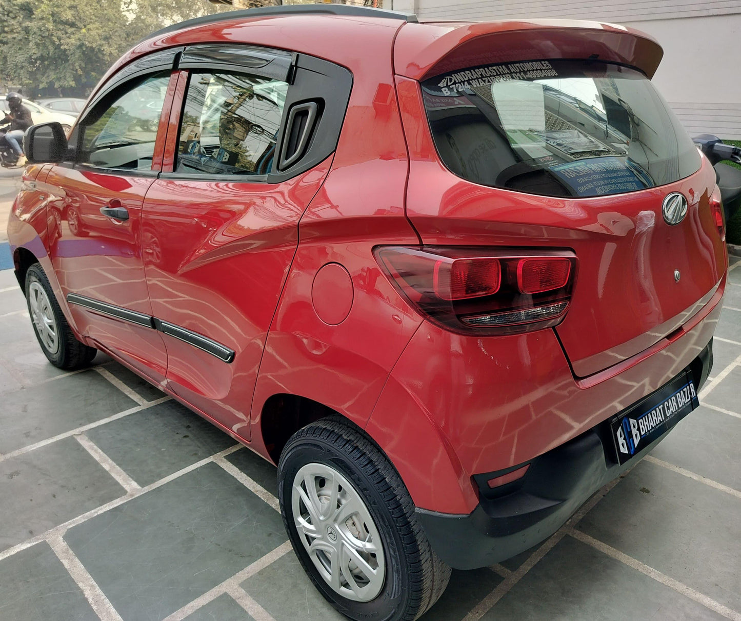 27,000 KMS MAHINDRA KUV 100 K2 PETROL (2016)