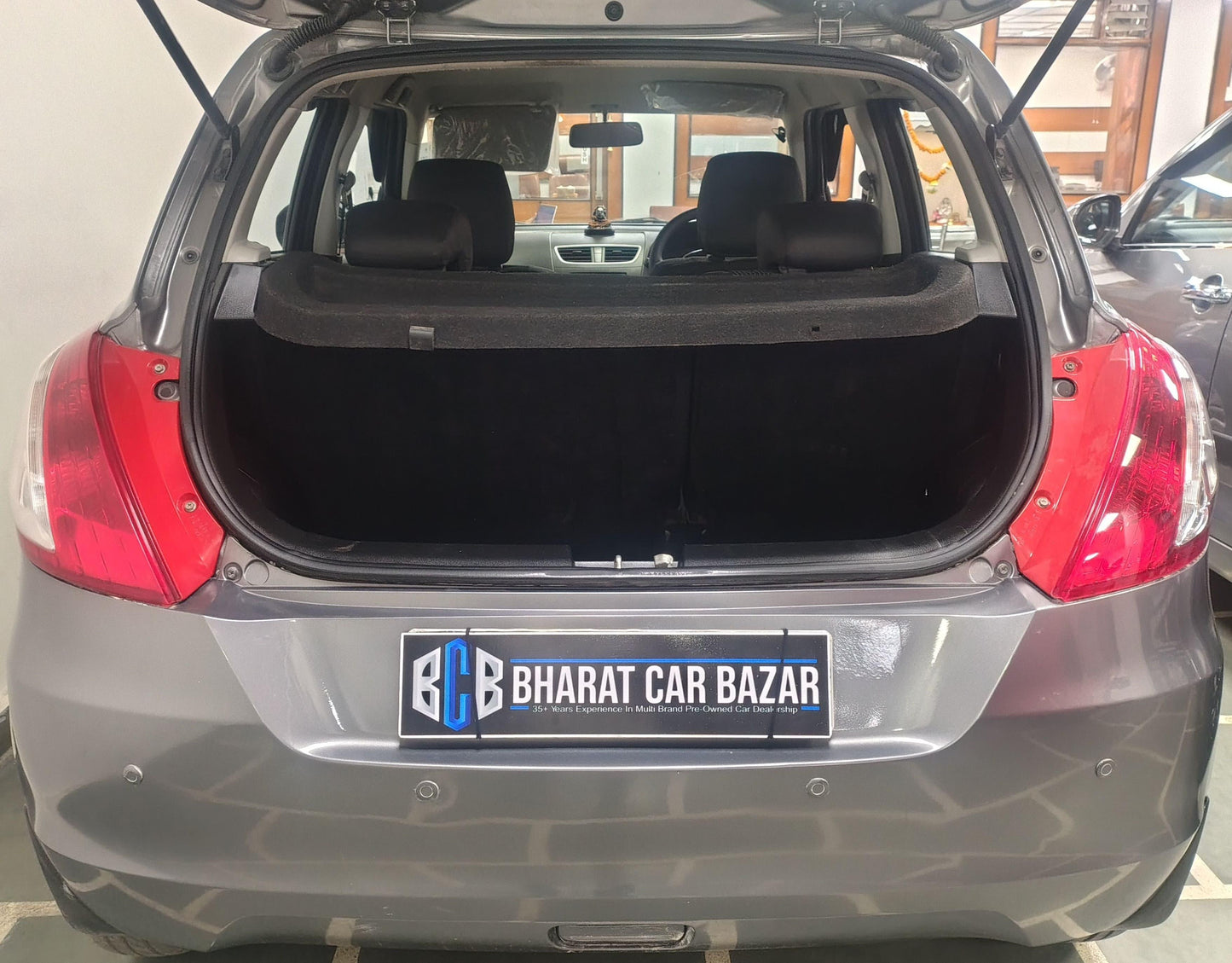 MARUTI SWIFT LXI (O) PETROL (2017)