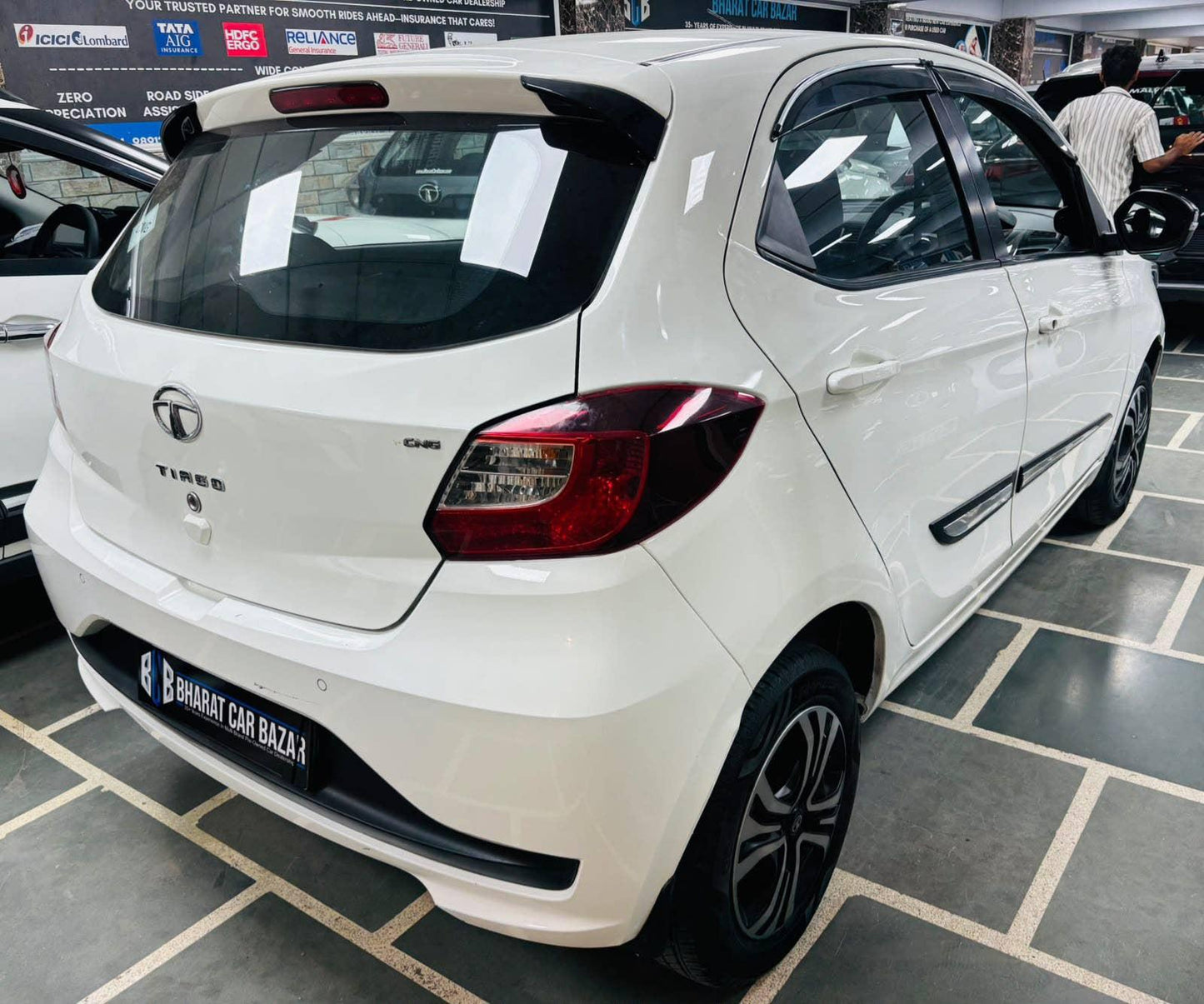 33,000 KMS TATA TIAGO XTA 1.2 I-CNG TWN (2024)