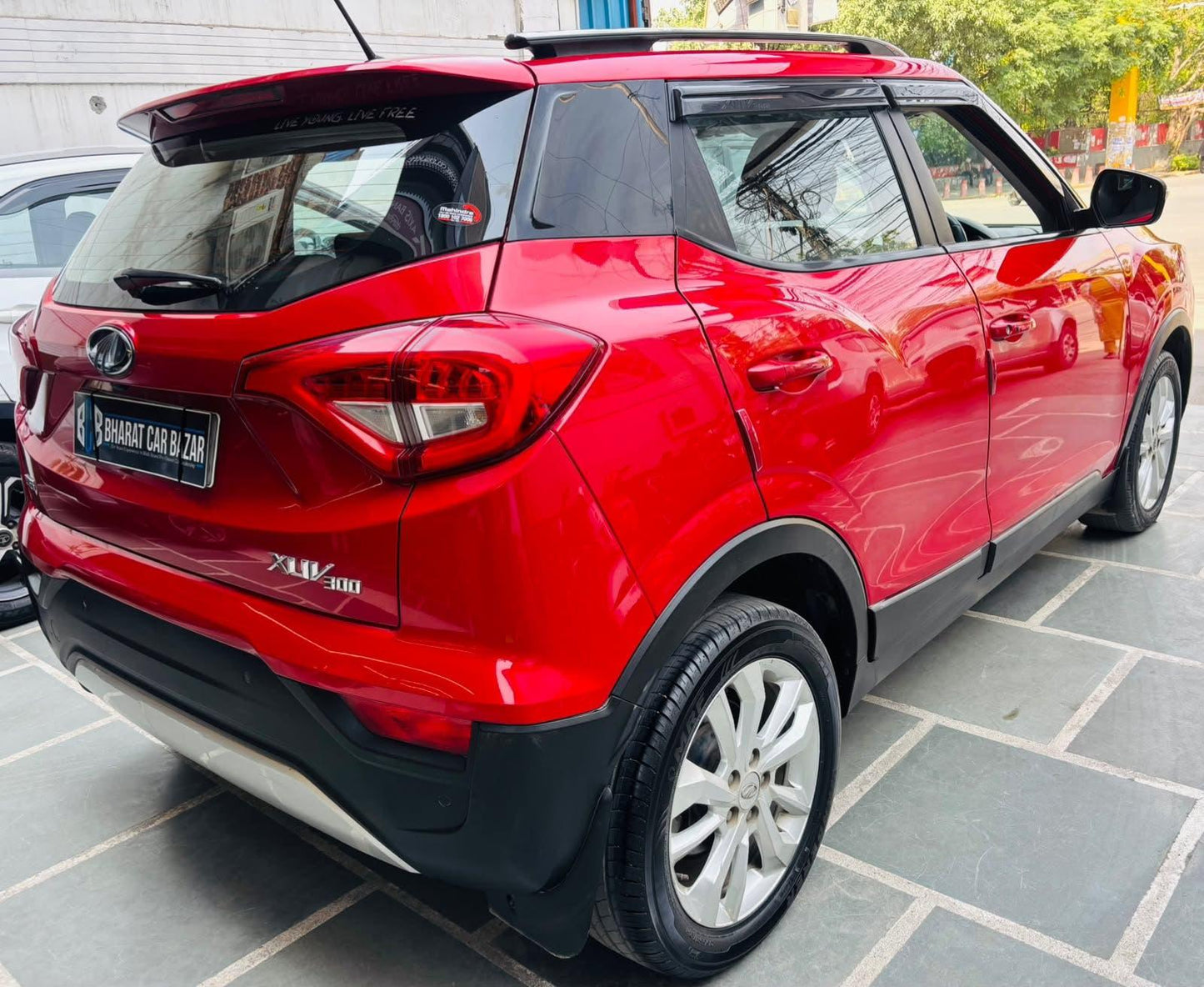 43,000 KMS MAHINDRA XUV 300 W8 DIESEL (2019)