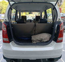 Load image into Gallery viewer, 37,000 KMS MARUTI WAGONR LXI PETROL (2015)
