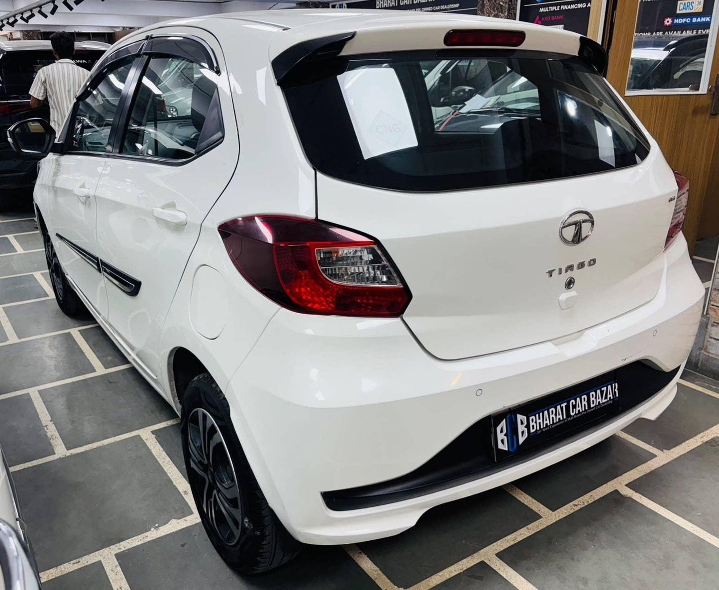 33,000 KMS TATA TIAGO XTA 1.2 I-CNG TWN (2024)