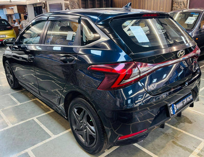 24,000 KMS HYUNDAI I20 1.2 SPORTZ MT PETROL (2021)