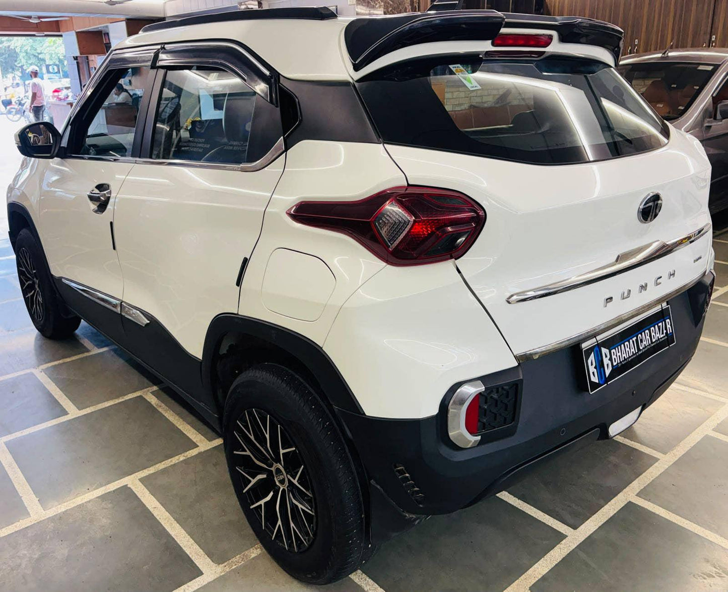 14,000 KMS TATA PUNCH 1.2 ADVENTURE S I-CNG (2025)
