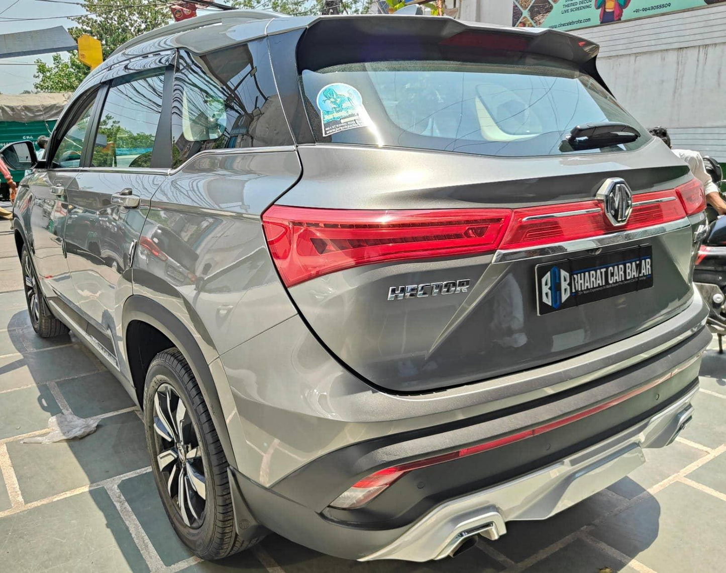 11,000 KMS MORRIS GARAGES HECTOR SHARP HYBRID MT 1.5 PETROL (2020)