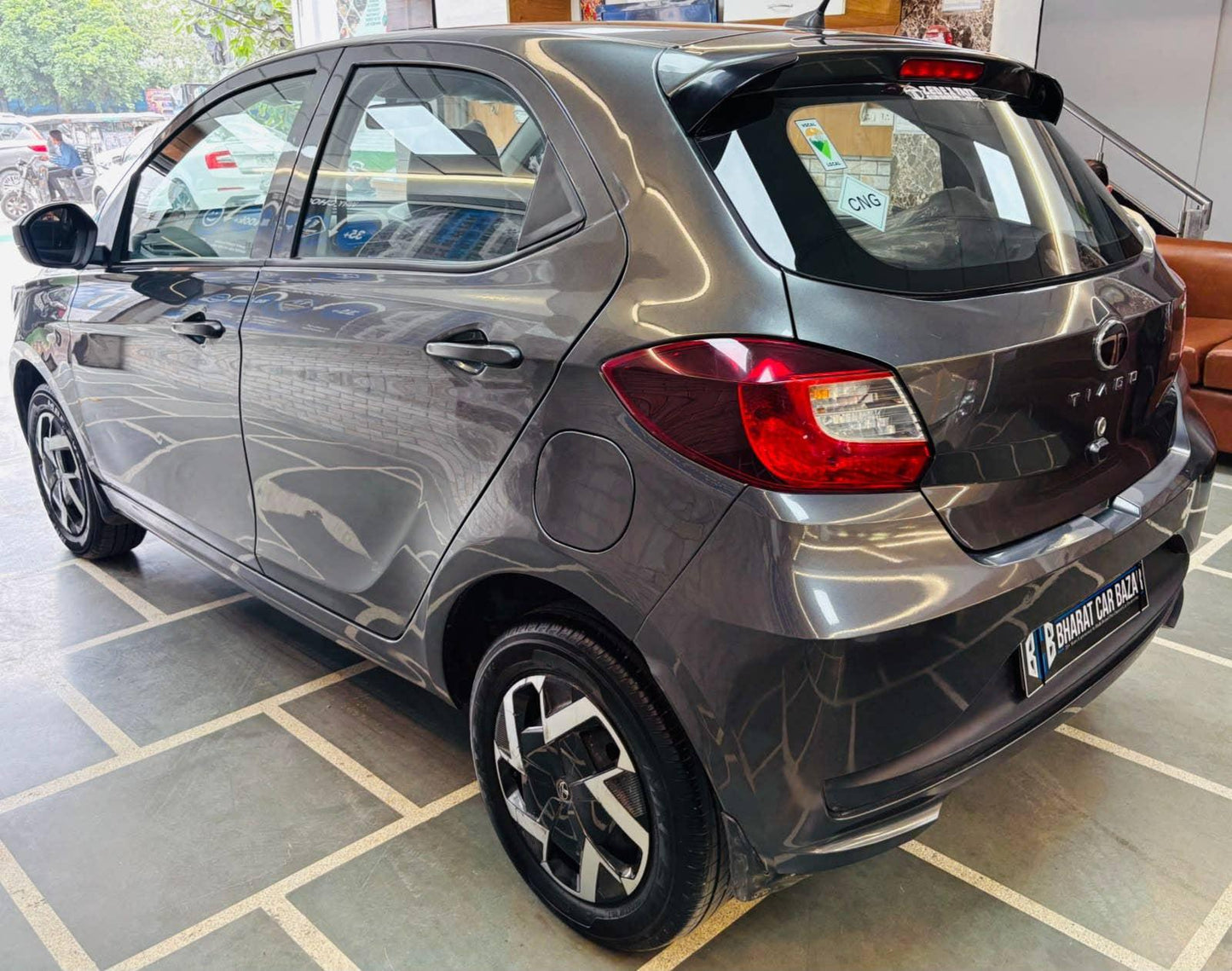 18,000 KMS TATA TIAGO 1.2 CNG TWN XM (2025)