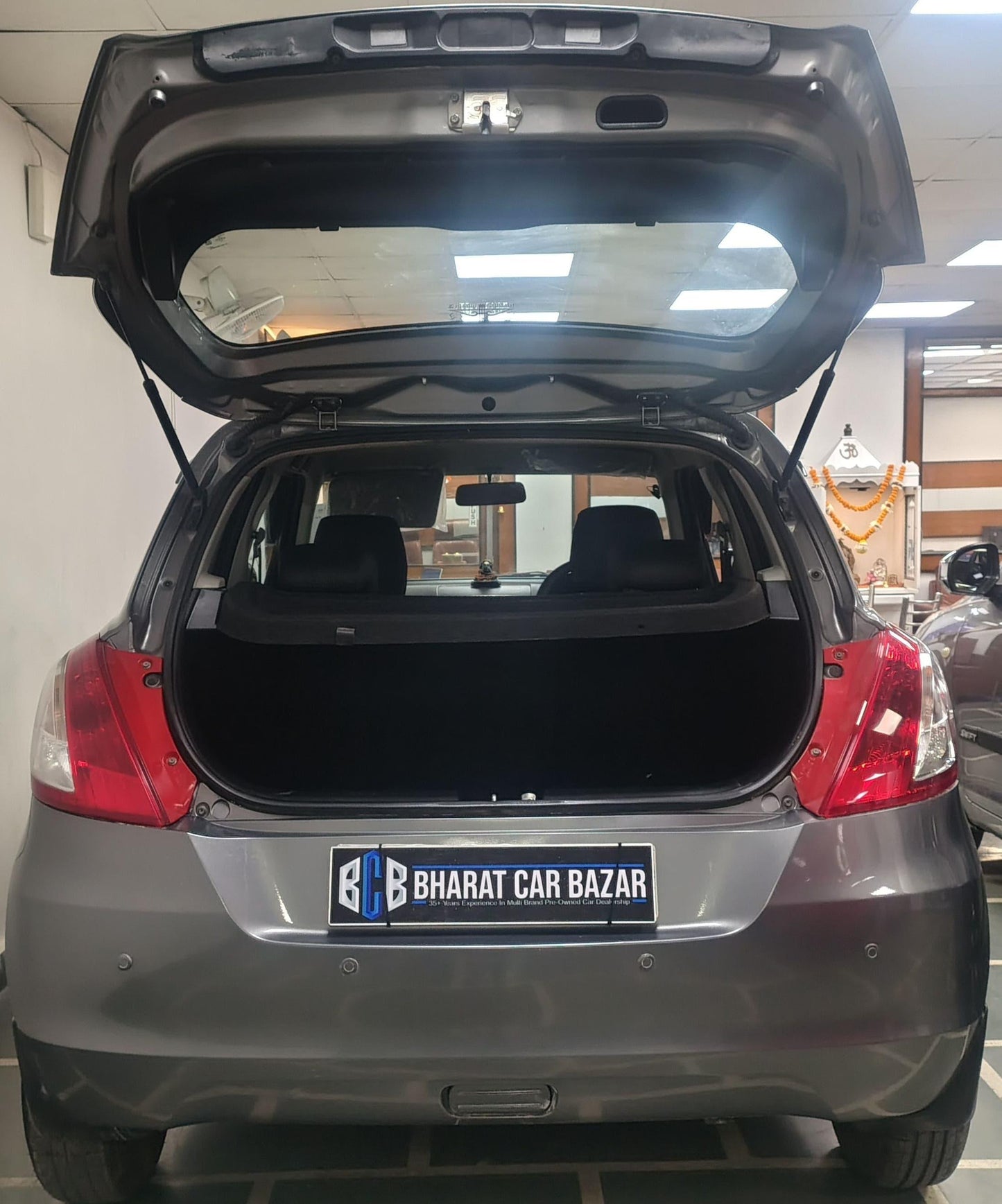 MARUTI SWIFT LXI (O) PETROL (2017)